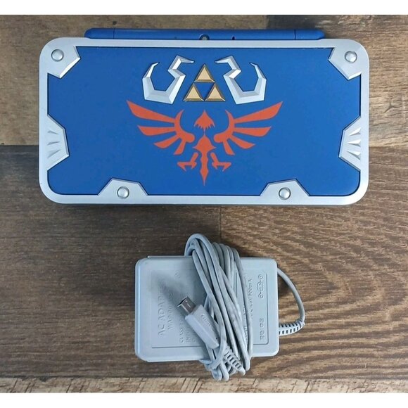 Nintendo Other - Nintendo 2DS XL Hylian Shield Console With Charger - Tested & Working